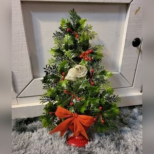 Vtg 17" Holly Leaf Holiday Tree Wall Plaque / Hanging Christmas Retro Decor